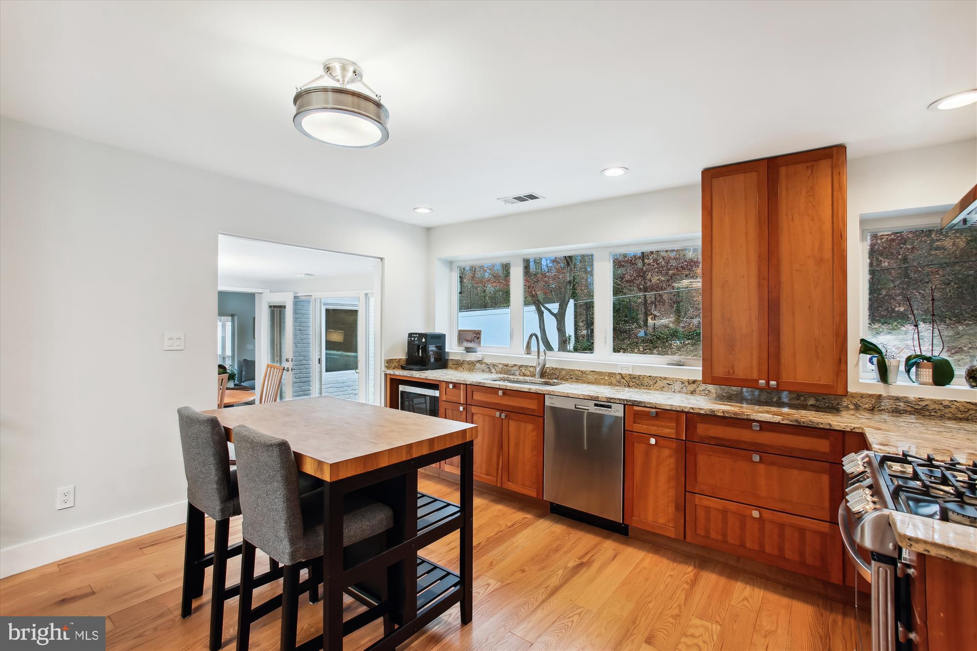 1228 MORNINGSIDE LANE