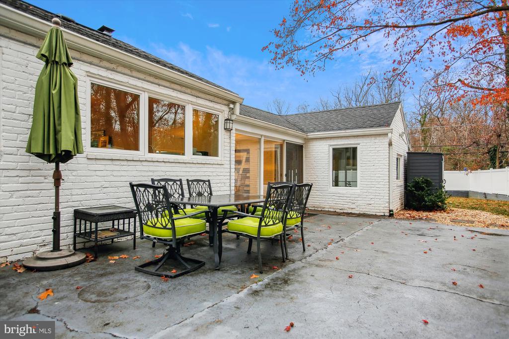 1228 MORNINGSIDE LANE