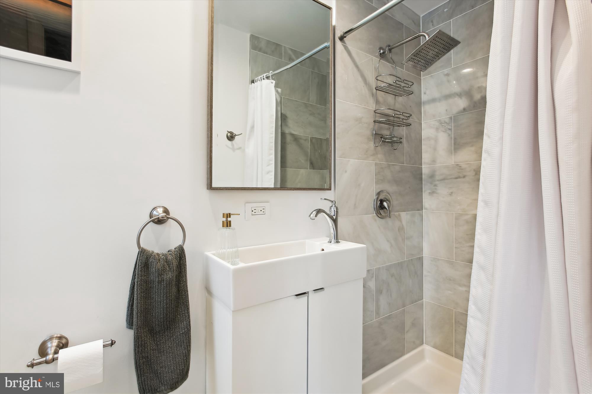 1228 MORNINGSIDE LANE