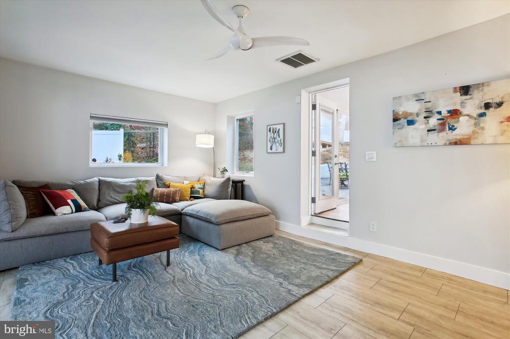 1228 MORNINGSIDE LANE