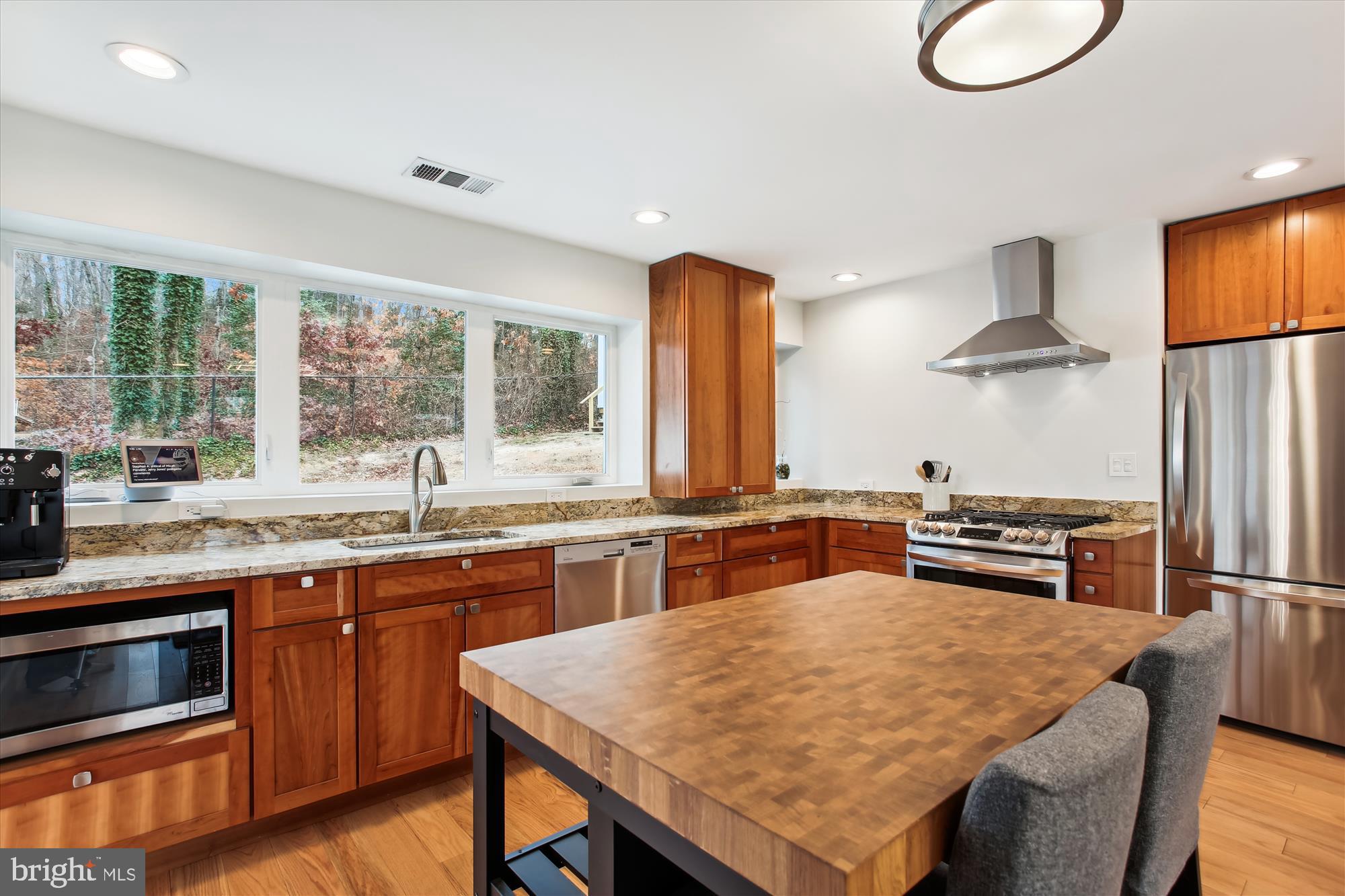 1228 MORNINGSIDE LANE