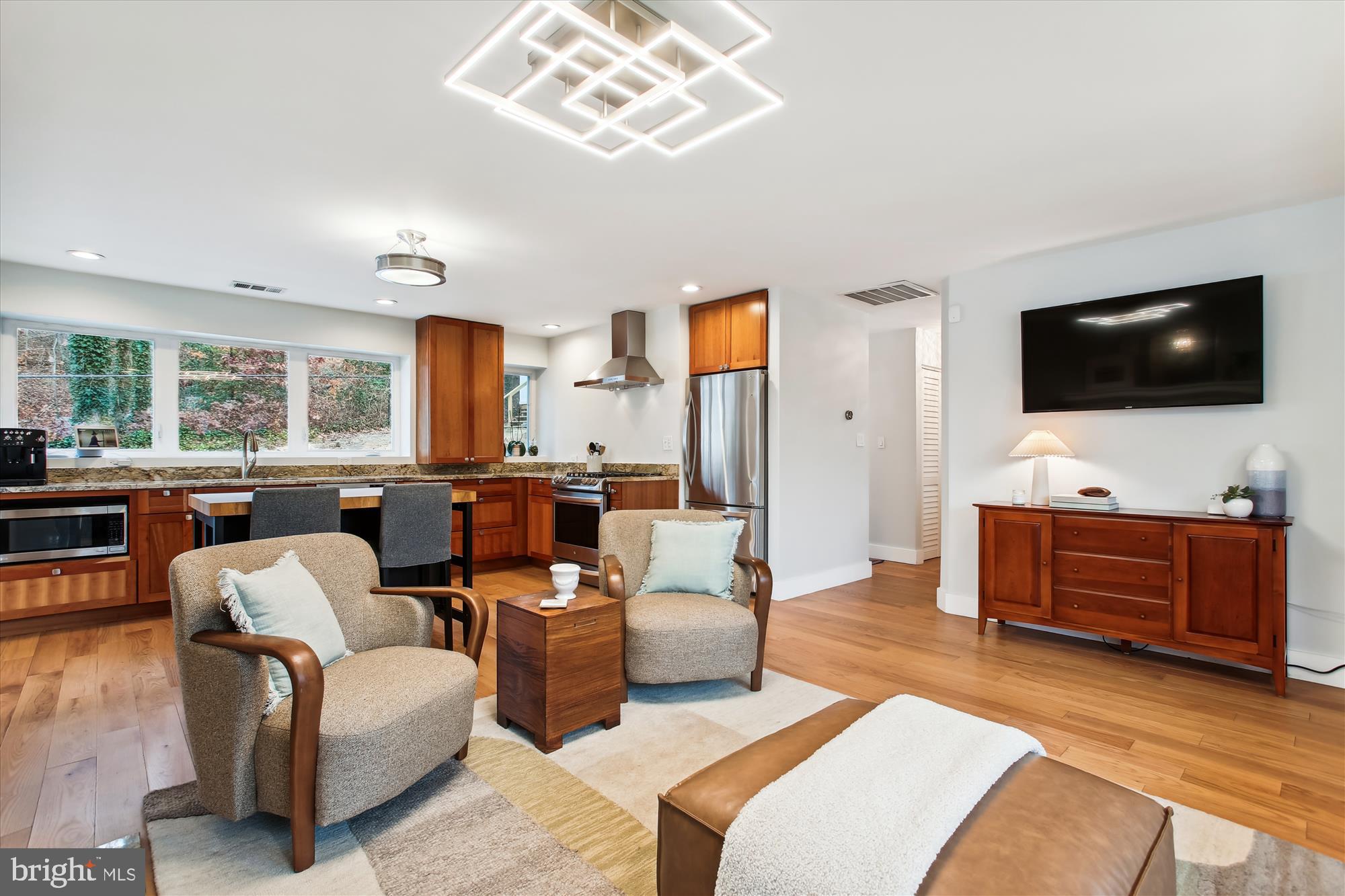 1228 MORNINGSIDE LANE