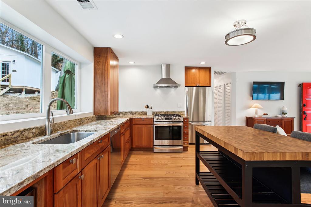 1228 MORNINGSIDE LANE