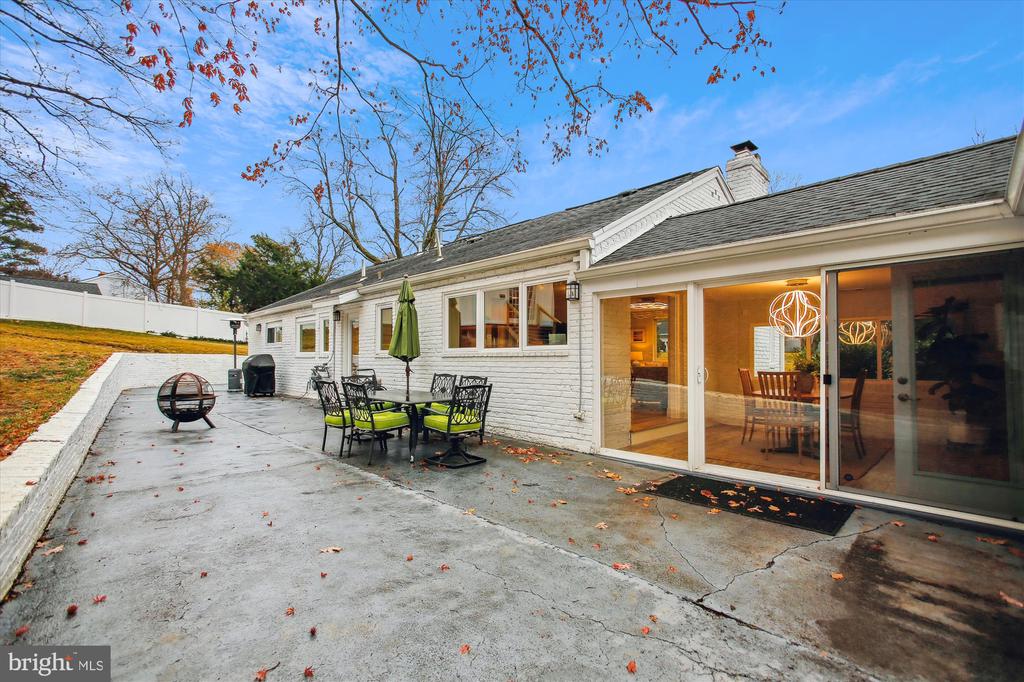 1228 MORNINGSIDE LANE