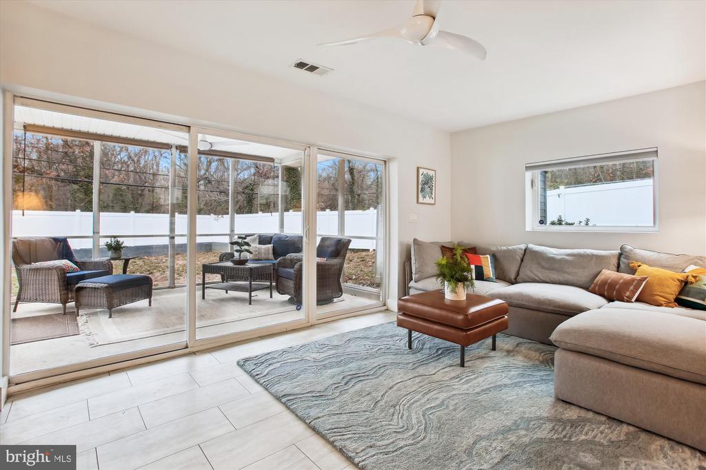 1228 MORNINGSIDE LANE