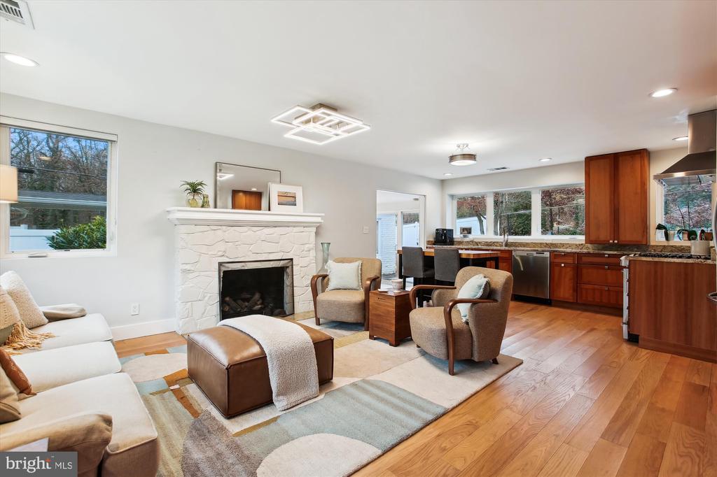 1228 MORNINGSIDE LANE