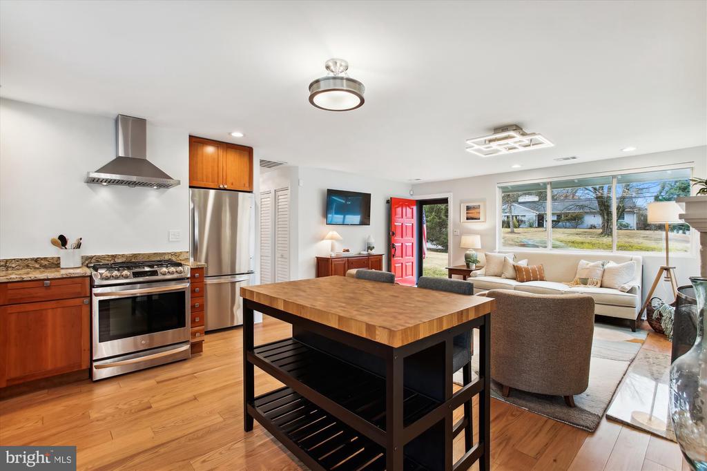 1228 MORNINGSIDE LANE