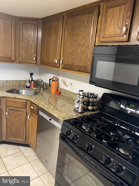 1430 NORTHGATE SQ #12B