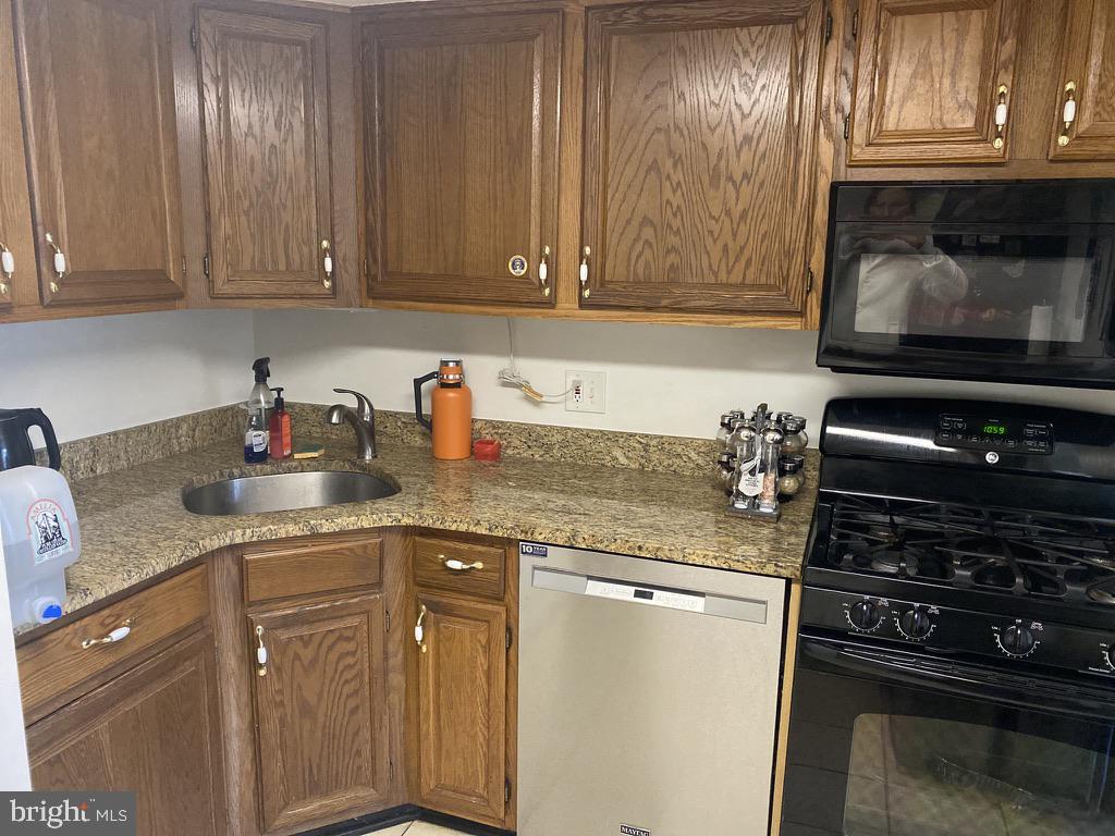 1430 NORTHGATE SQ #12B