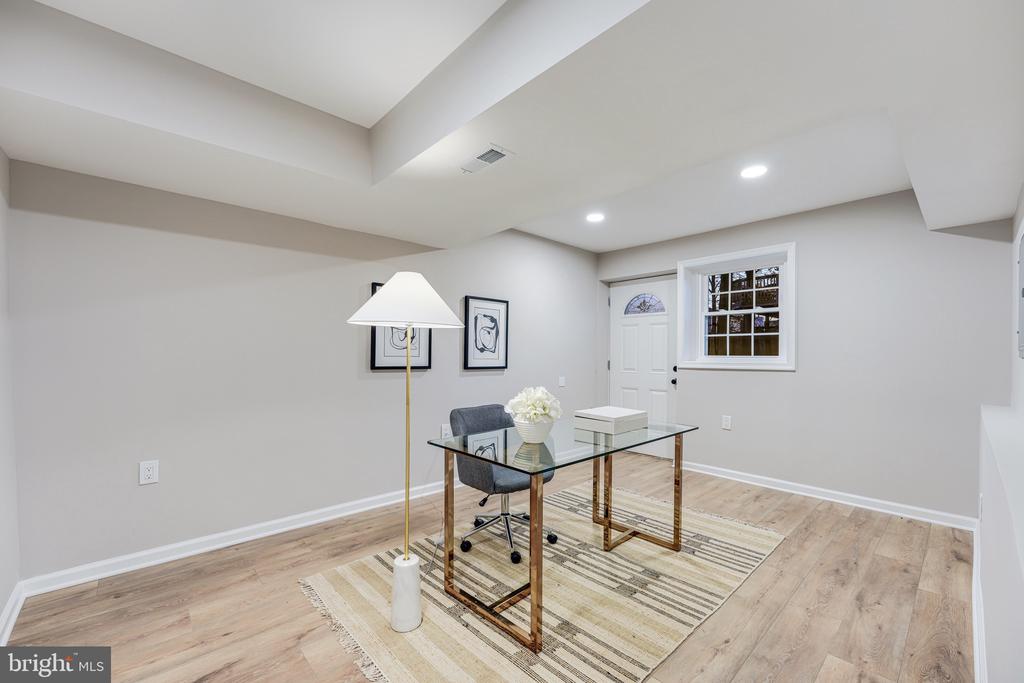 1633 Sadlers Wells Dr