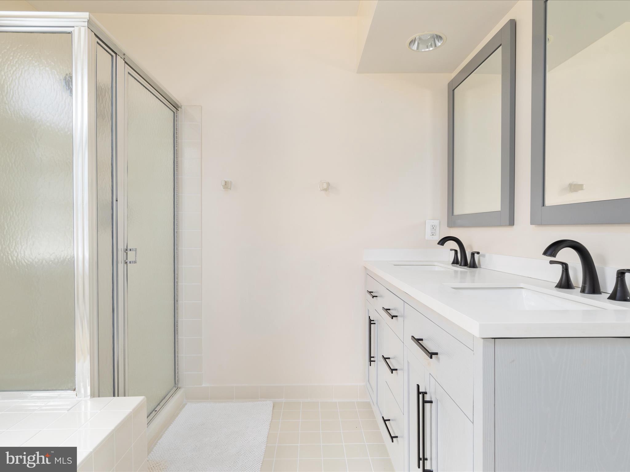 14800 Hunting Path Pl