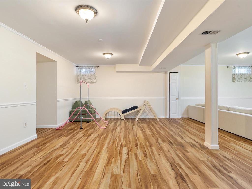 14800 Hunting Path Pl