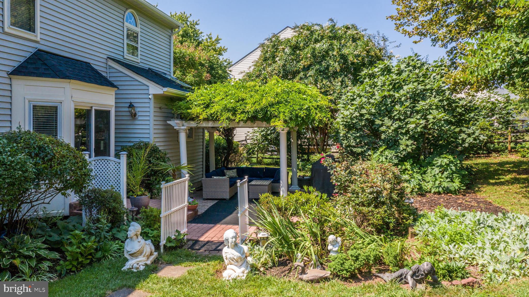 14800 Hunting Path Pl