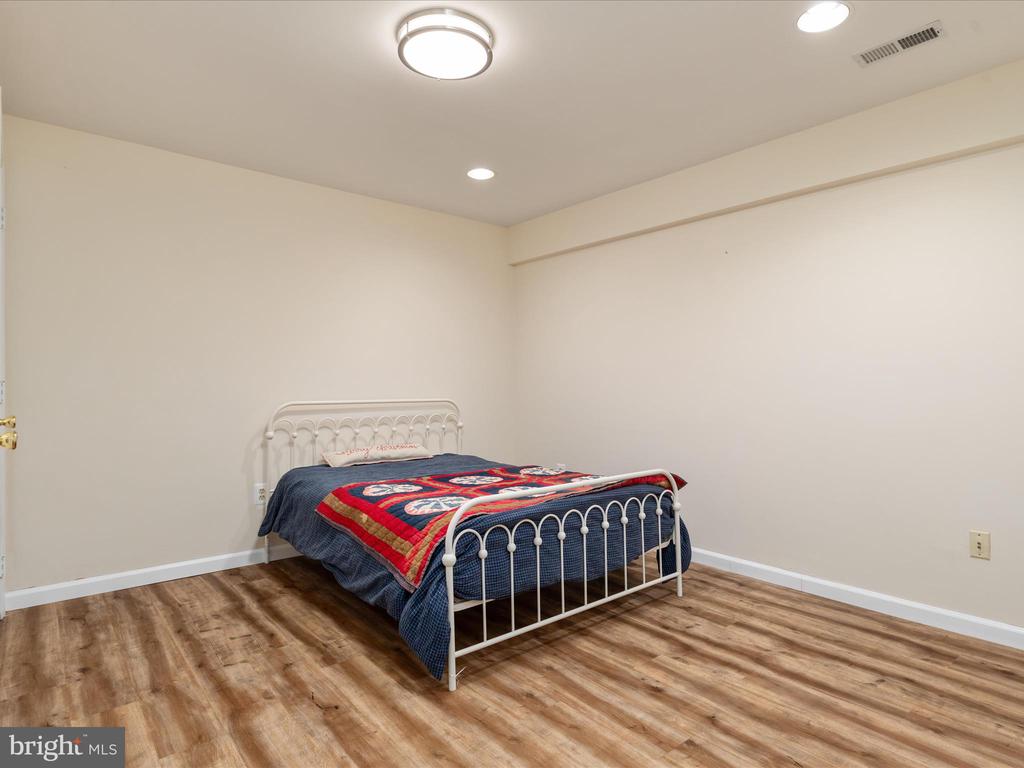 14800 Hunting Path Pl