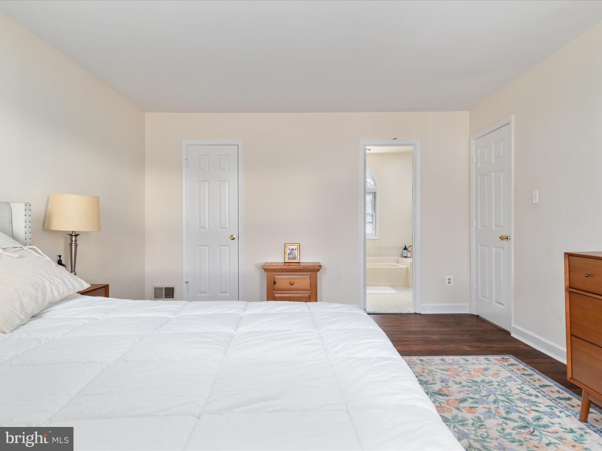 14800 Hunting Path Pl