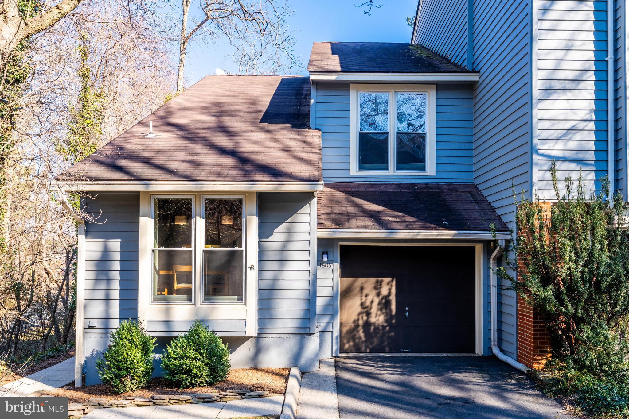 1609 Apricot Ct