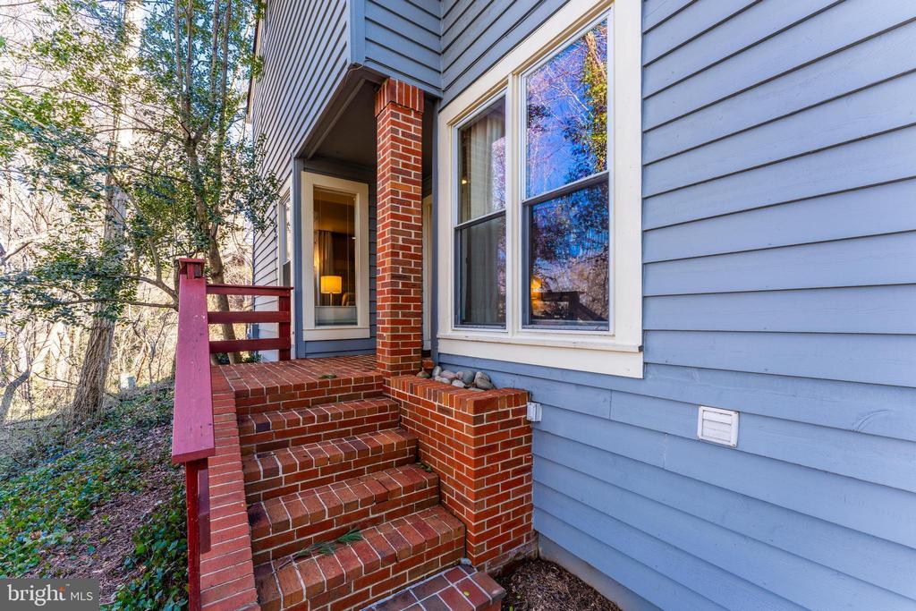 1609 Apricot Ct