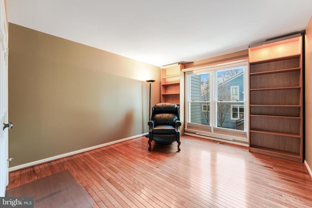 1609 Apricot Ct