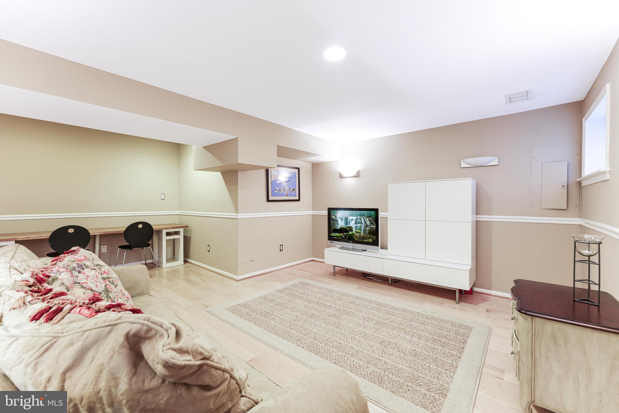 1609 Apricot Ct