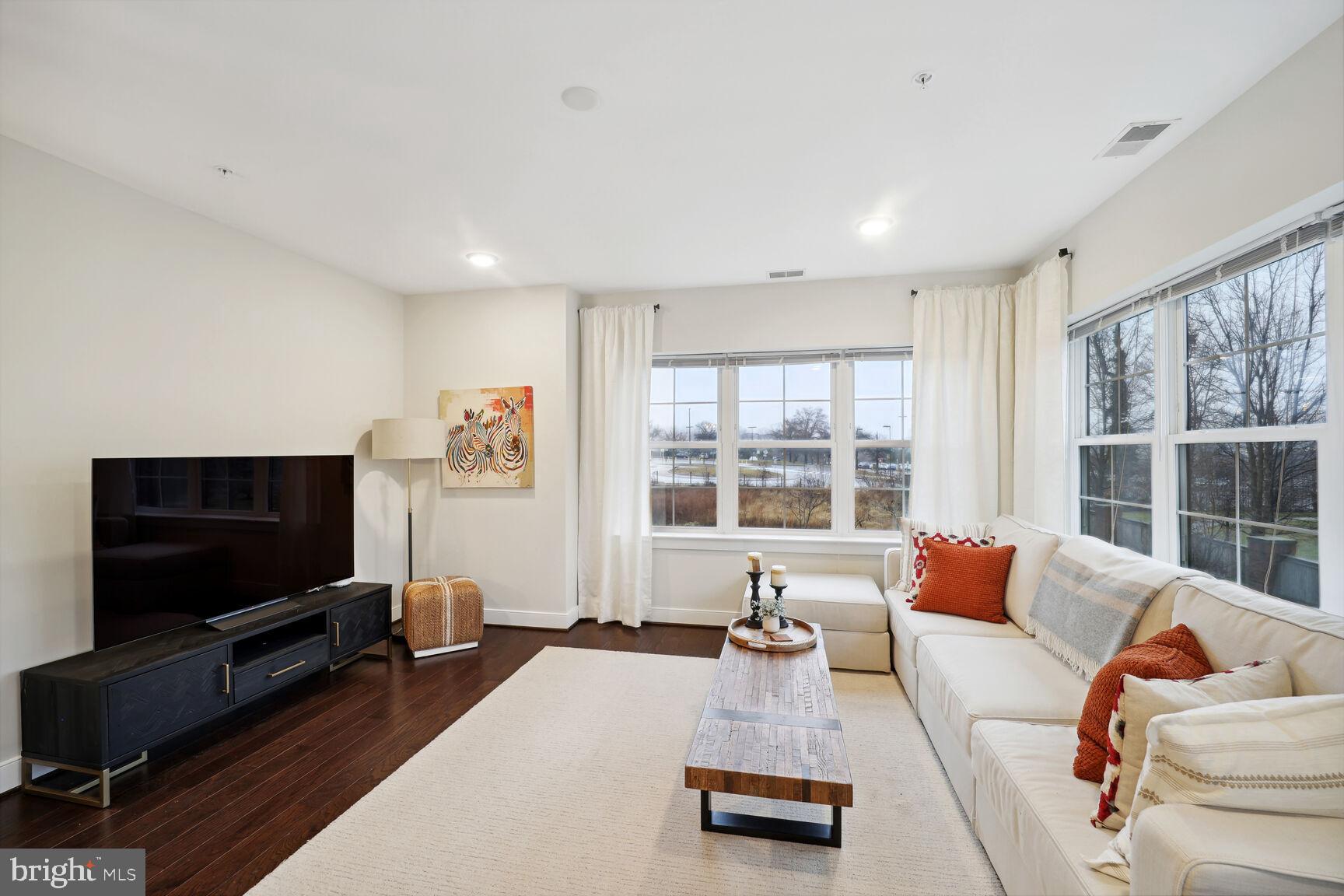 2903 Bleeker St #5-105