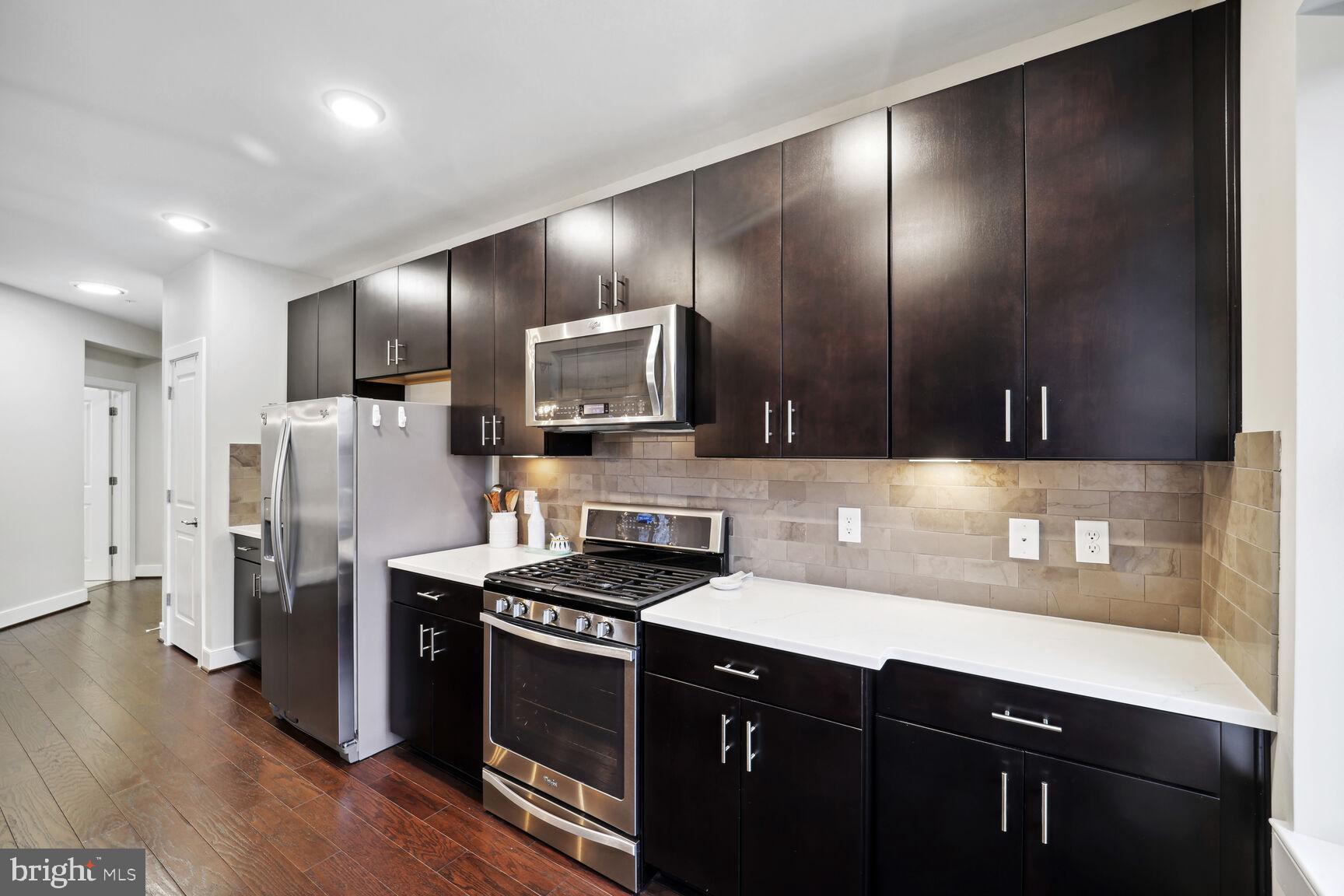 2903 Bleeker St #5-105