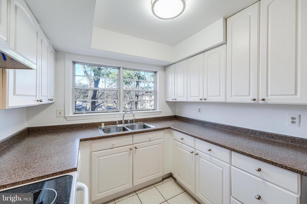 7750 New Providence Dr #35