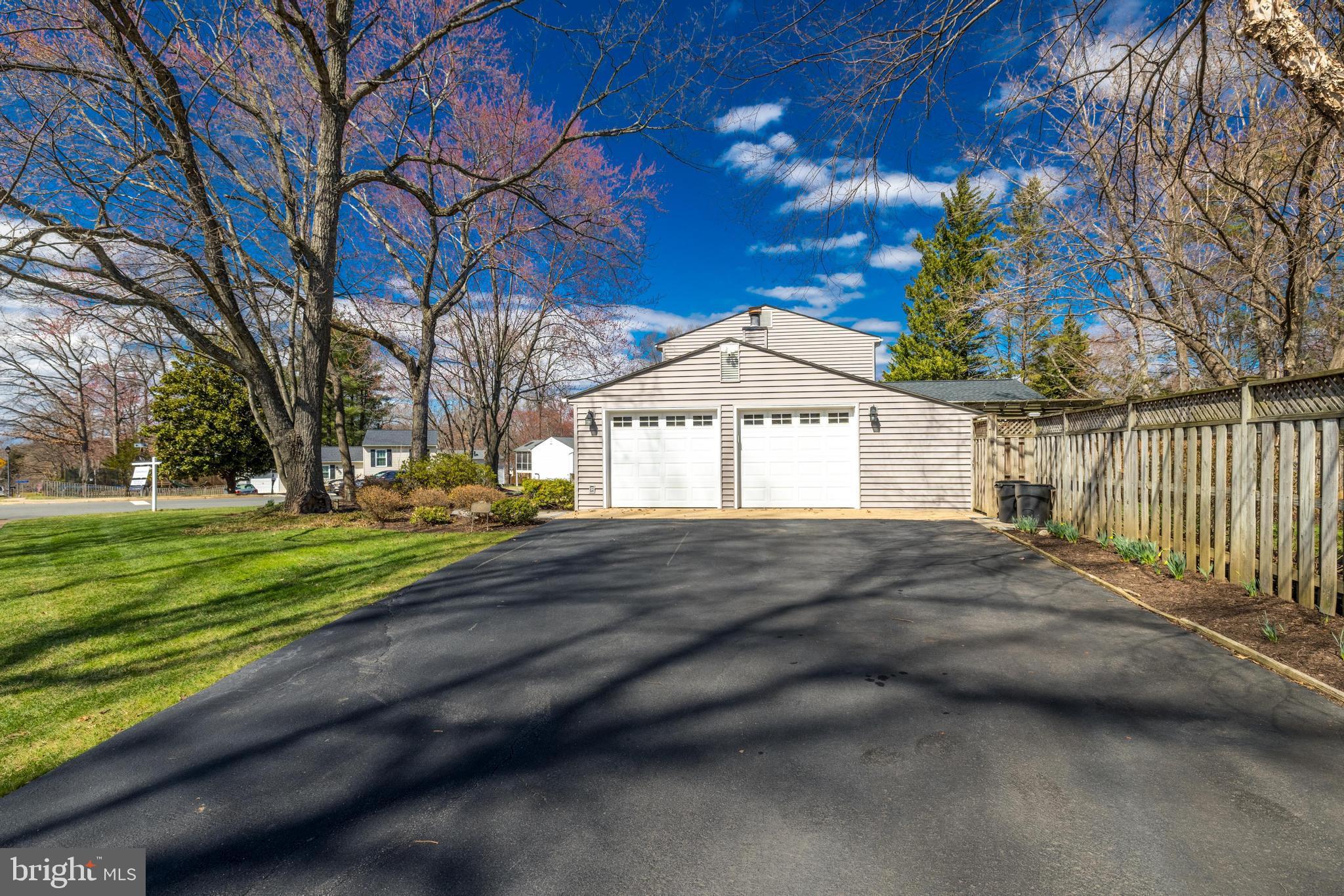 12512 Glenbrooke Woods Dr