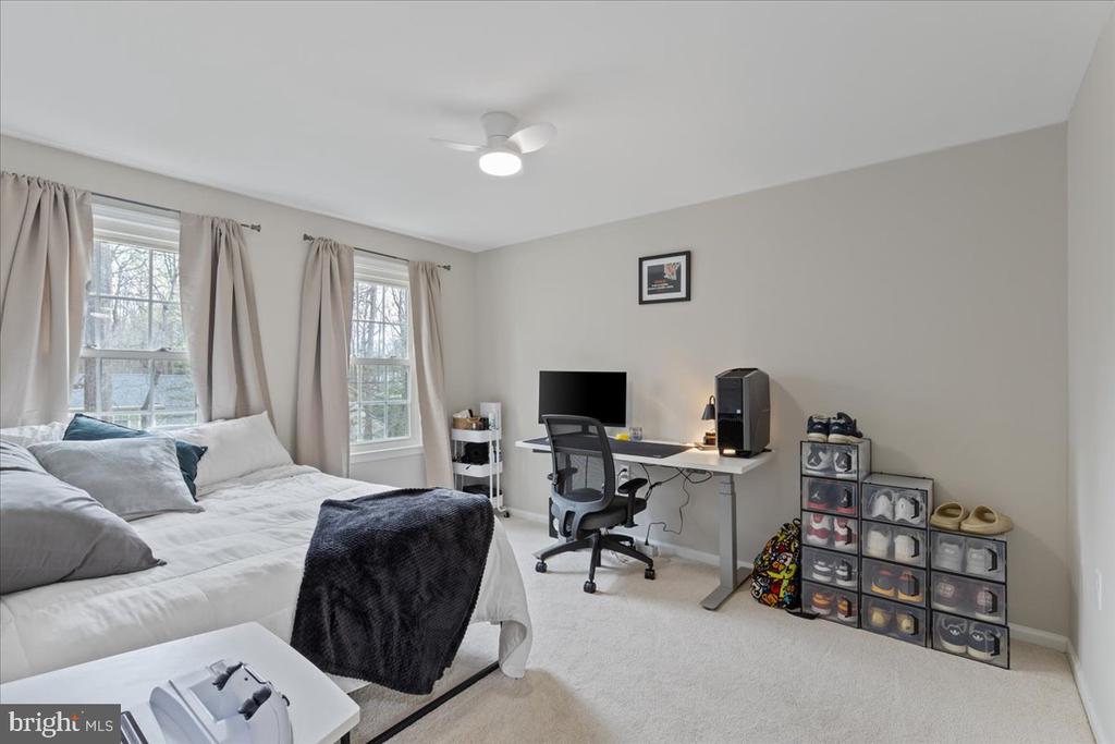 5912 NEW ENGLAND WOODS DRIVE
