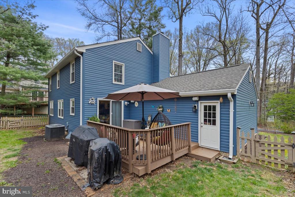 5912 NEW ENGLAND WOODS DRIVE