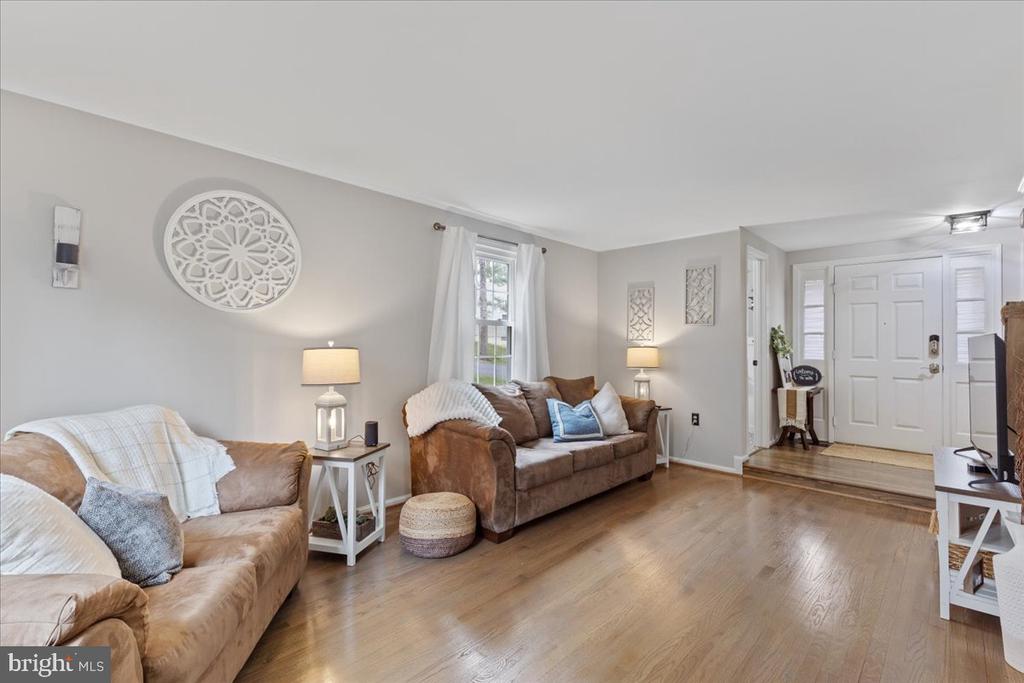 5912 NEW ENGLAND WOODS DRIVE