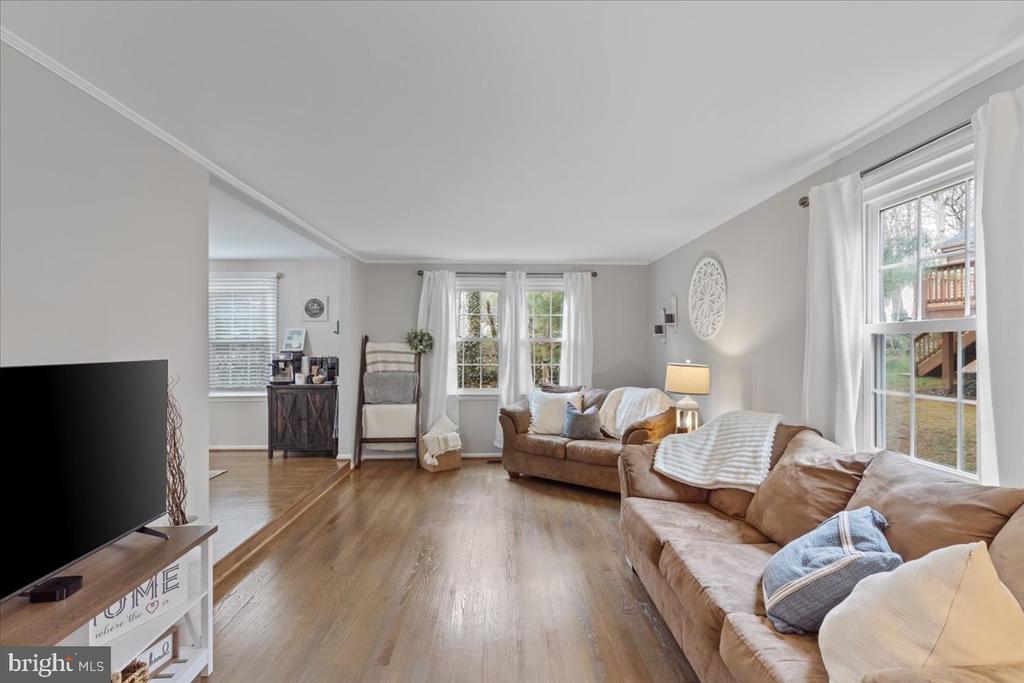 5912 NEW ENGLAND WOODS DRIVE