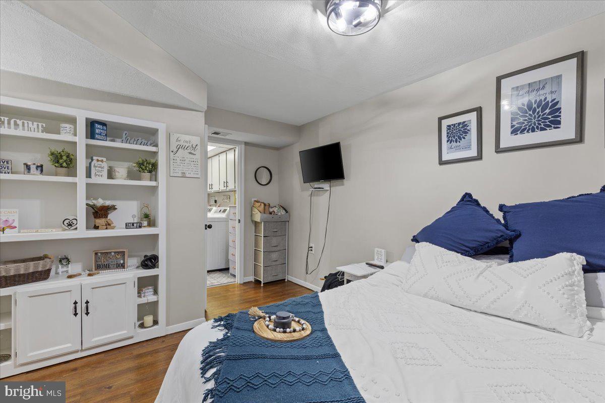 5912 NEW ENGLAND WOODS DRIVE