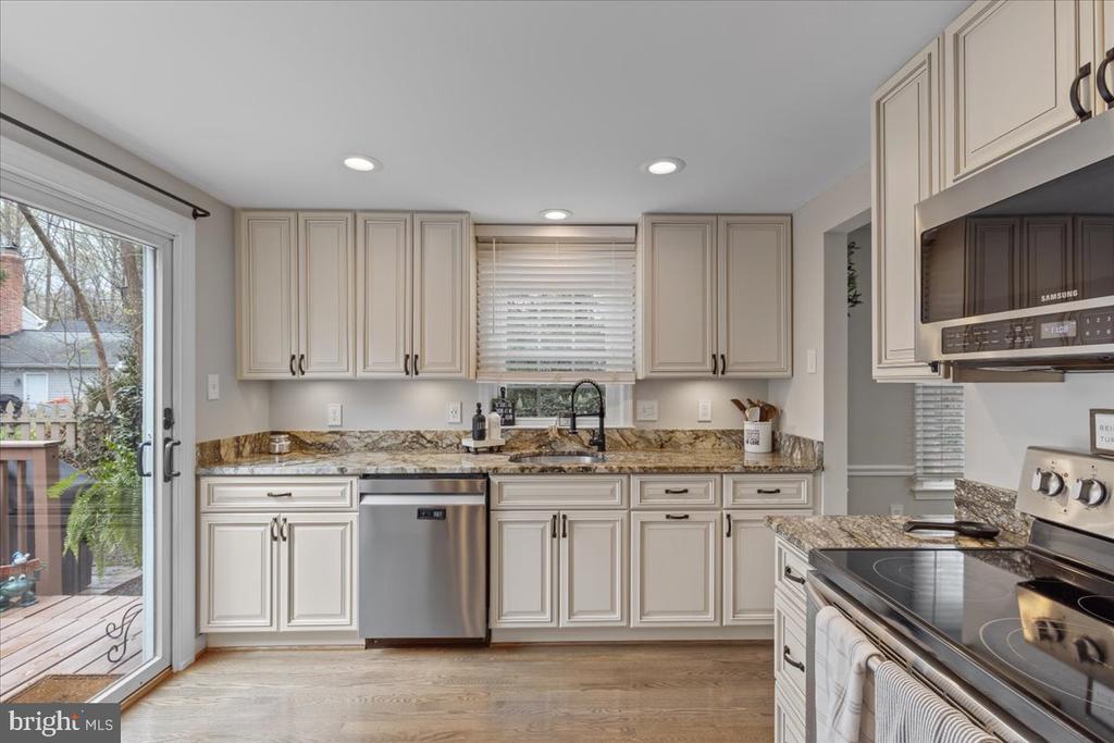 5912 NEW ENGLAND WOODS DRIVE