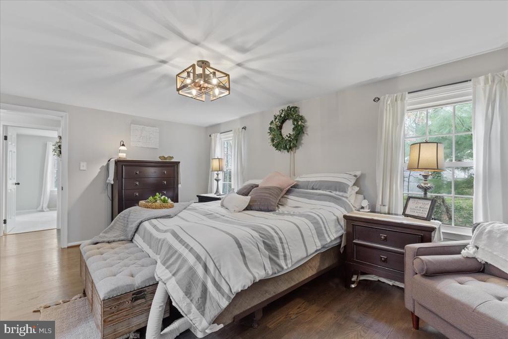 5912 NEW ENGLAND WOODS DRIVE