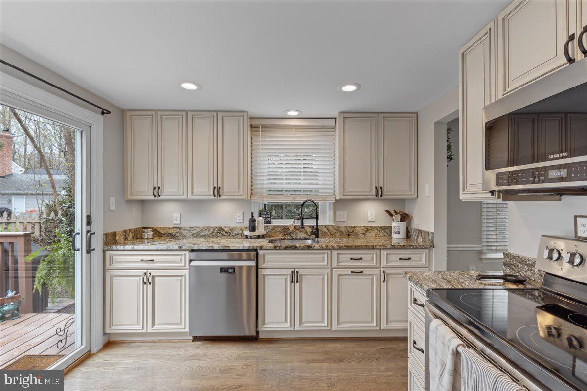 5912 NEW ENGLAND WOODS DRIVE