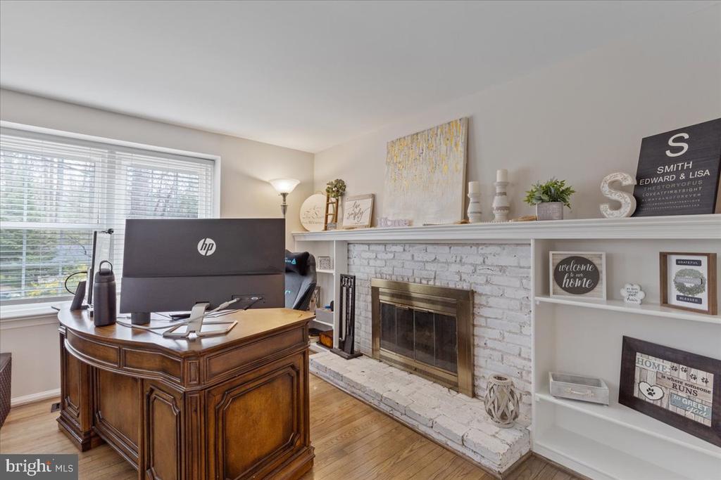 5912 NEW ENGLAND WOODS DRIVE