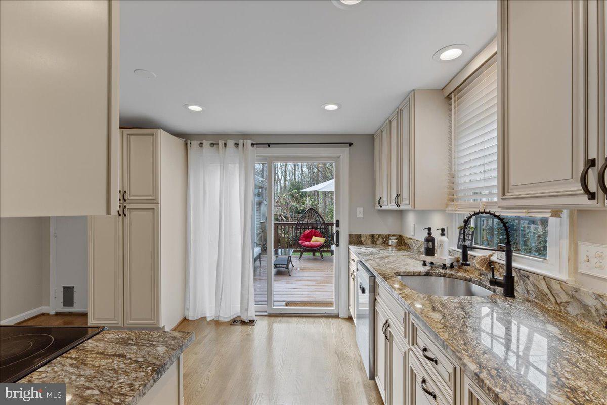 5912 NEW ENGLAND WOODS DRIVE