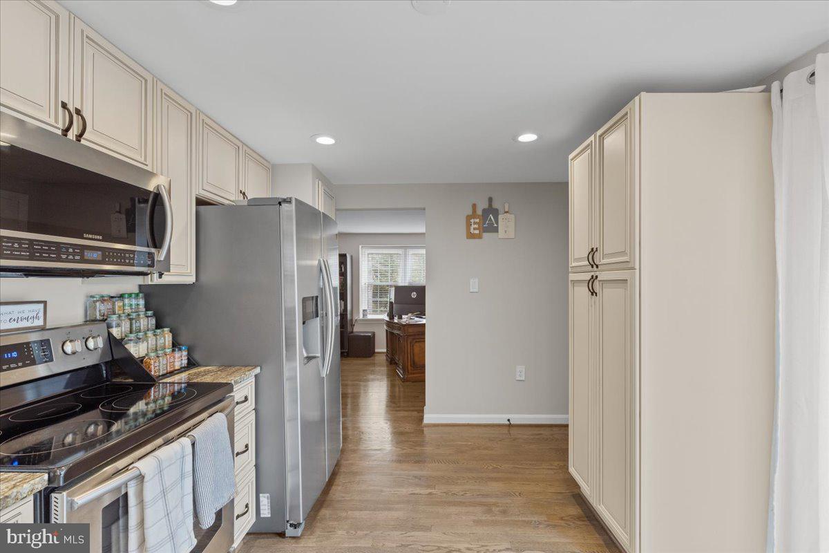 5912 NEW ENGLAND WOODS DRIVE