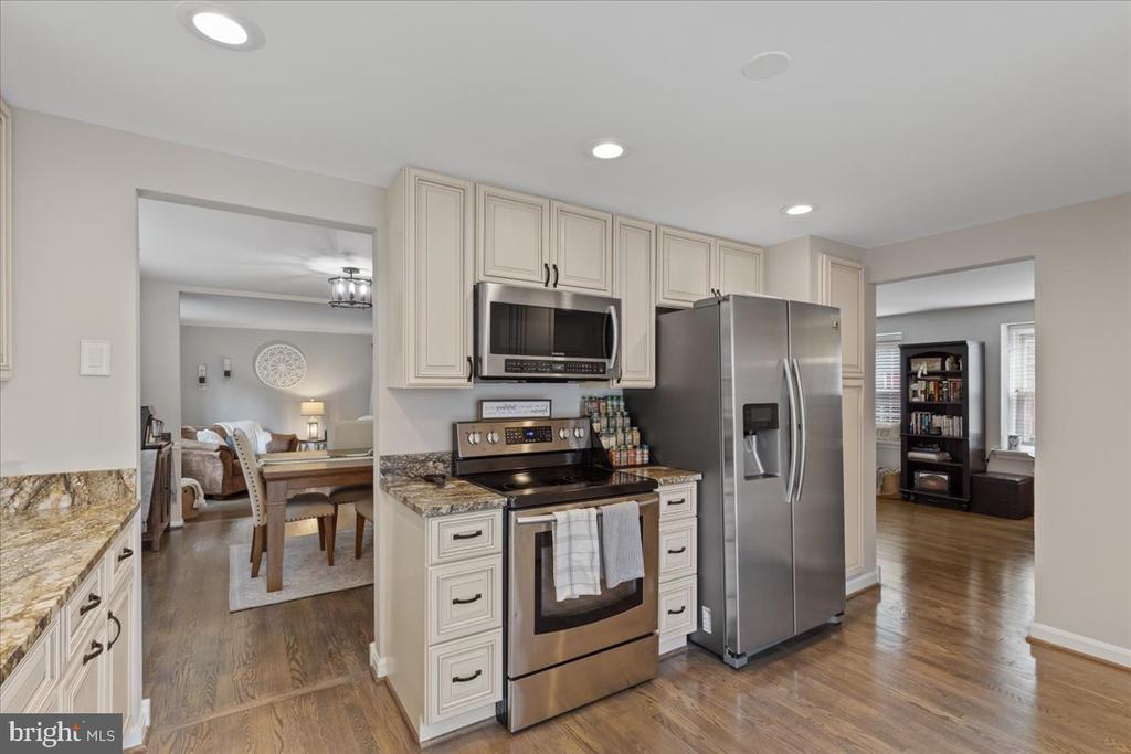 5912 NEW ENGLAND WOODS DRIVE