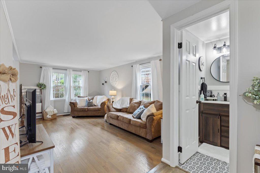 5912 NEW ENGLAND WOODS DRIVE