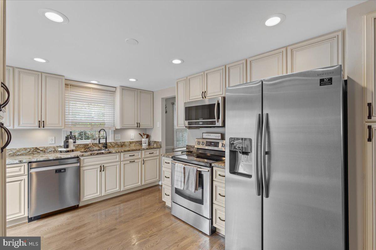 5912 NEW ENGLAND WOODS DRIVE