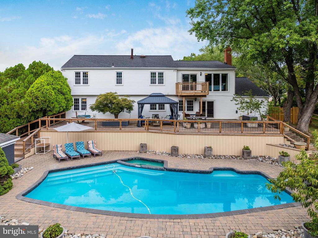 1006 Cup Leaf Holly Ct