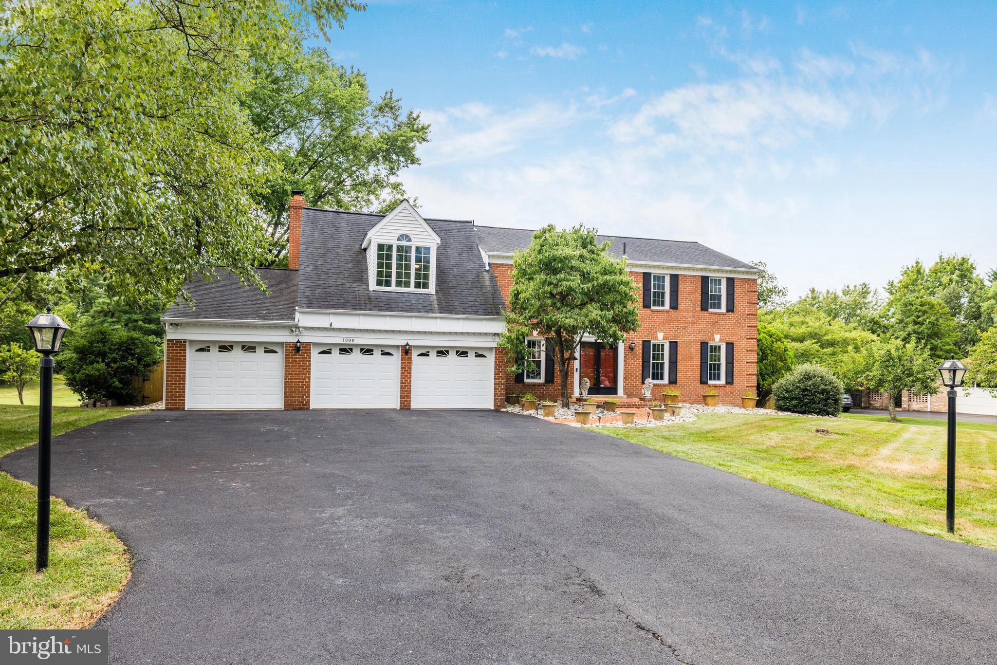 1006 Cup Leaf Holly Ct