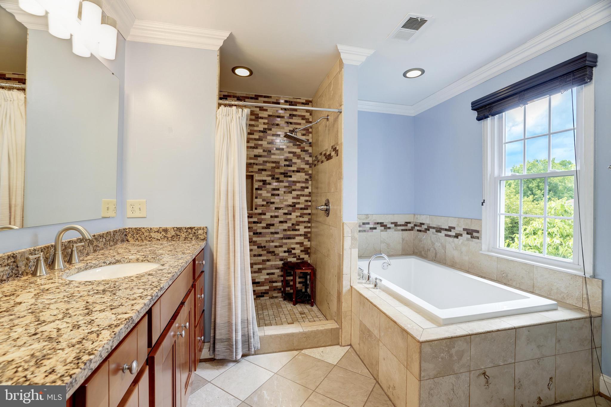 1006 Cup Leaf Holly Ct
