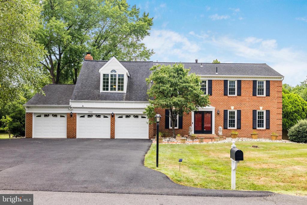 1006 Cup Leaf Holly Ct