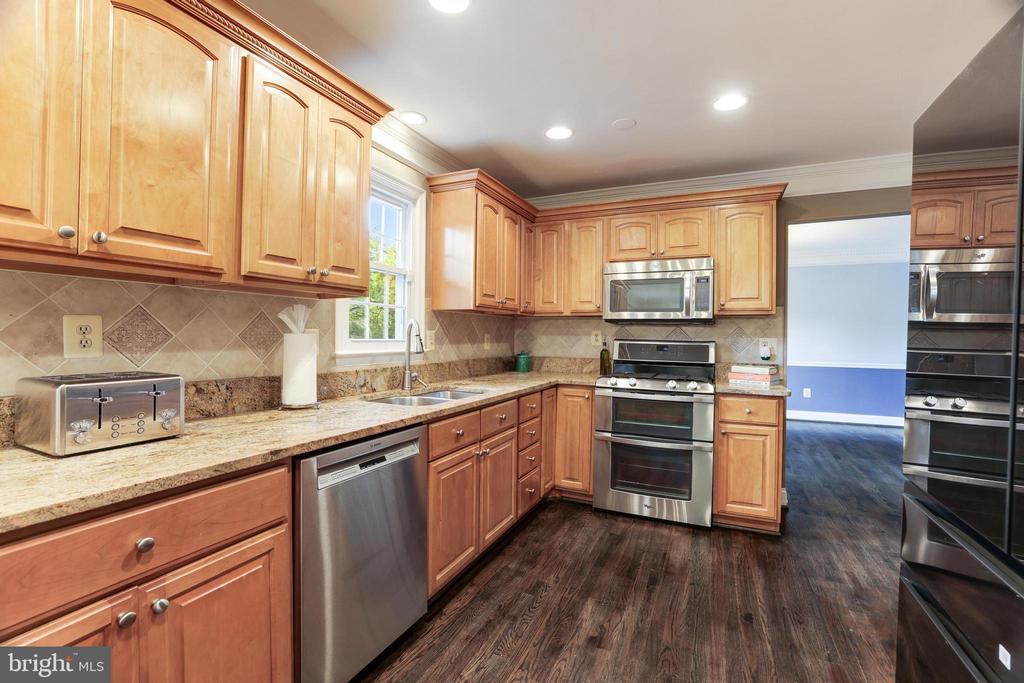 1006 Cup Leaf Holly Ct