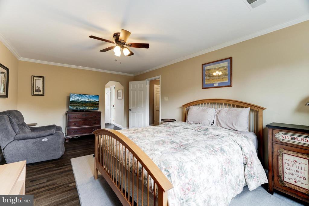 1006 Cup Leaf Holly Ct