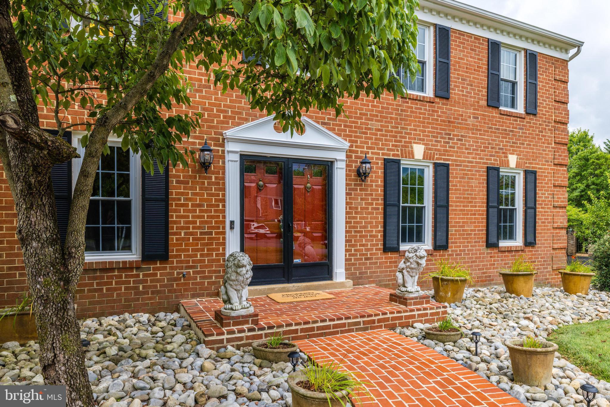1006 Cup Leaf Holly Ct