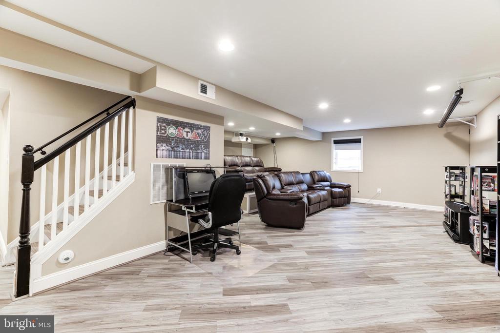 1006 Cup Leaf Holly Ct