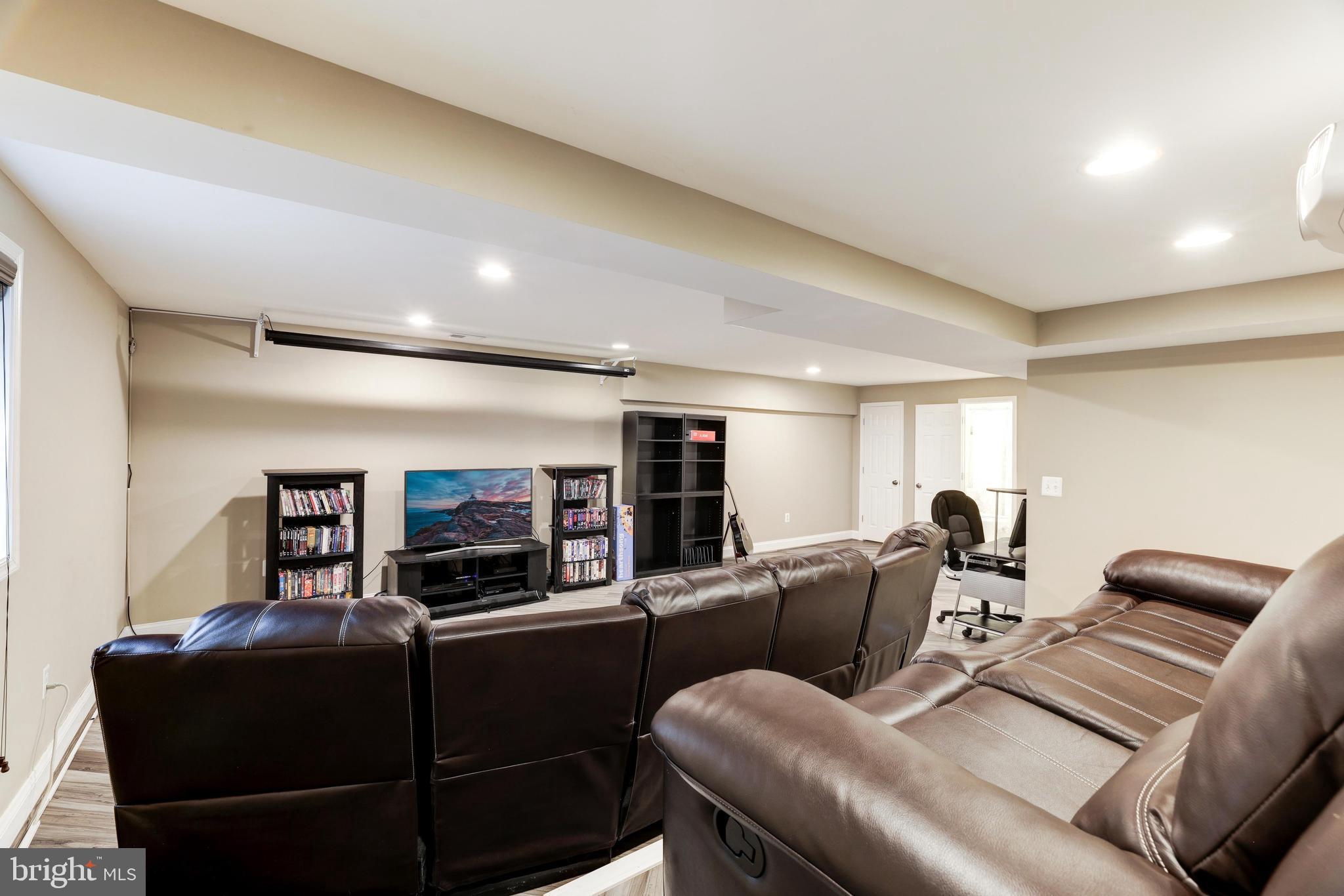 1006 Cup Leaf Holly Ct